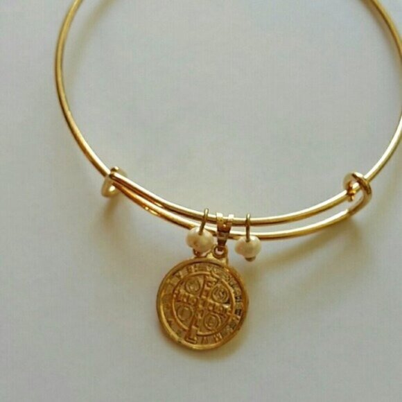 Freshwater pearl Saint Benedict gold medal bangle adjustable charm bracelet - Picture 1 of 5